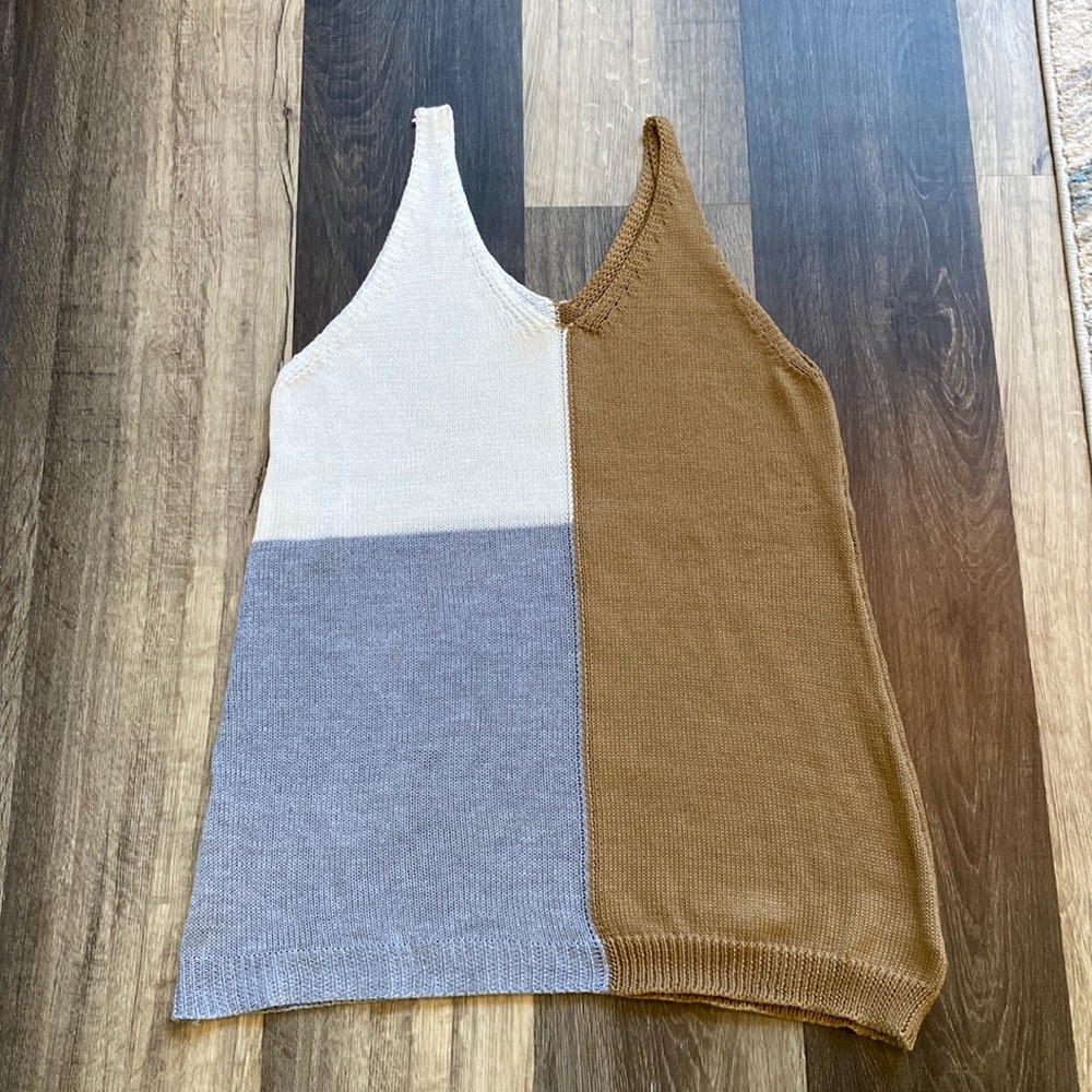 Cute V-Neck colour block top